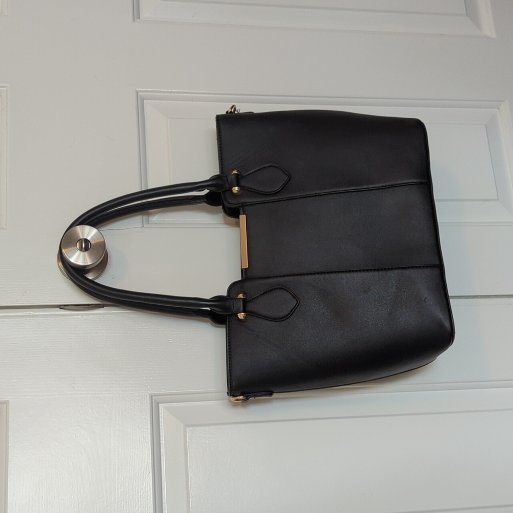 Vegan Leather Tote Bag with Internal and External Pockets